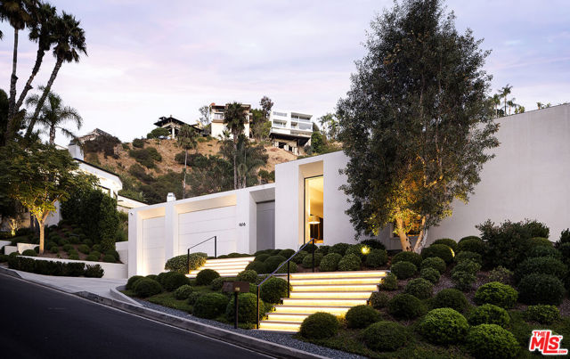 1616 Rising Glen Road, Los Angeles CA: https://media.crmls.org/mediaz/3e5f9b1d-06f8-47b1-bd97-67fc46e0219a.jpg