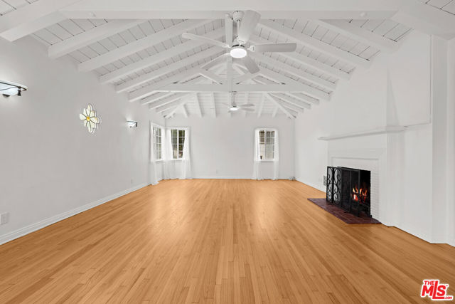 3715 Homeland Drive, View Park CA: https://media.crmls.org/mediaz/3e5faf50-630e-4cff-b646-300deeef2e32.jpg