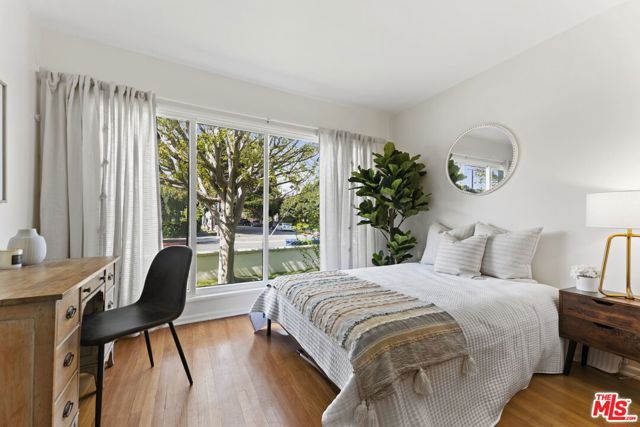 2033 EUCLID Street, 2 photo 6