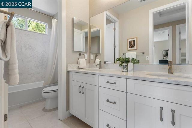 17691 Whisper Ln, Castro Valley CA: https://media.crmls.org/mediaz/3e6018ec-ab84-4c7b-9754-61fc0671e014.jpg