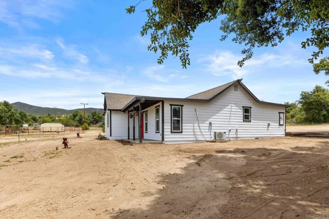 30578 Chihuahua Valley Road, Warner Springs CA: https://media.crmls.org/mediaz/3e60429d-b10c-4701-9a50-381498e74ccf.jpg