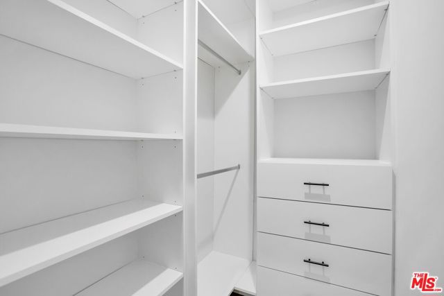 2723 Burkshire Avenue, Los Angeles CA: https://media.crmls.org/mediaz/3e6068e8-7c8e-4451-ab1c-eb3486383e61.jpg