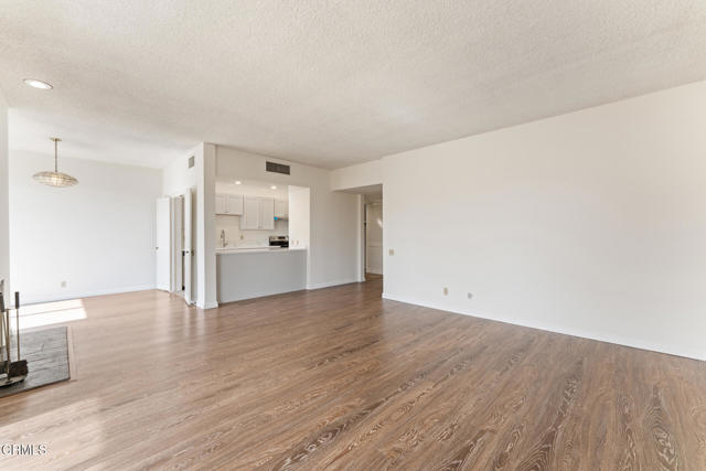 Detail Gallery Image 9 of 27 For 960 San Pasqual St #210,  Pasadena,  CA 91106 - 2 Beds | 3 Baths