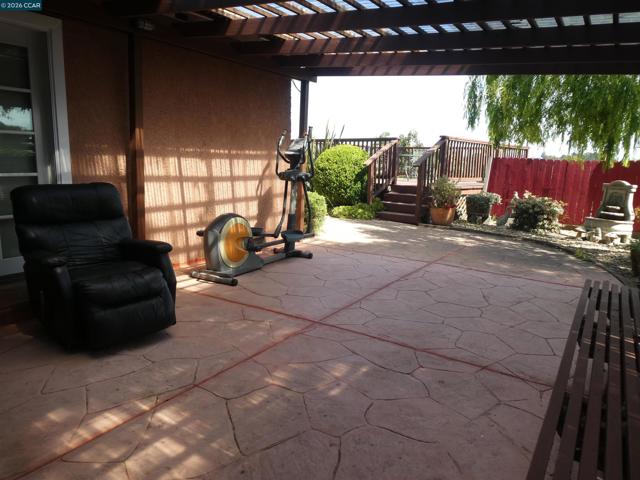 Image 28 of 43 For 2908 Sargent Ave