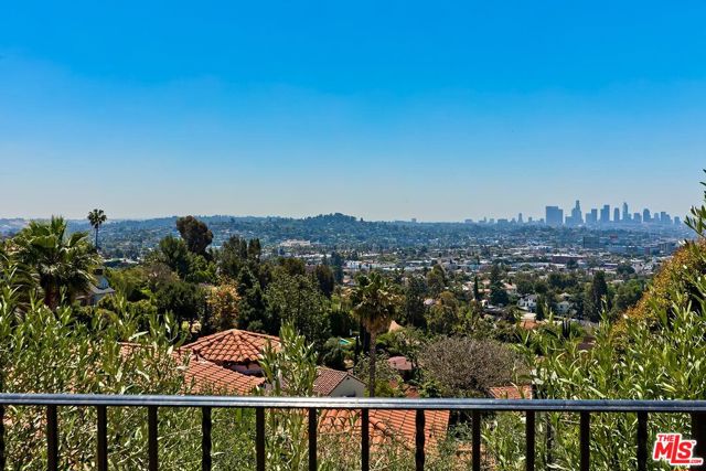 2420 Chislehurst Drive, Los Angeles CA: https://media.crmls.org/mediaz/3e612a4c-0088-4ba1-bca5-48271162cce7.jpg