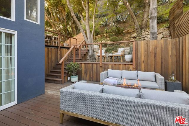 8460 Kirkwood Drive, Los Angeles CA: https://media.crmls.org/mediaz/3e6172d8-2e72-437f-b63f-b34bcc22c42f.jpg