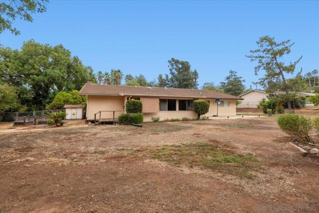 13128 Via Del Toro, Poway CA: https://media.crmls.org/mediaz/3e6173f1-8b41-4194-b950-6915f68aaadc.jpg