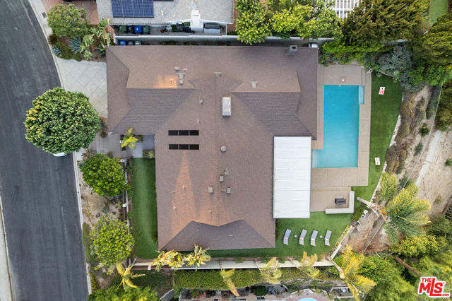 3235 Steven Drive, Encino CA: https://media.crmls.org/mediaz/3e619dbb-ff16-452f-b91c-f42ce6983aca.jpg