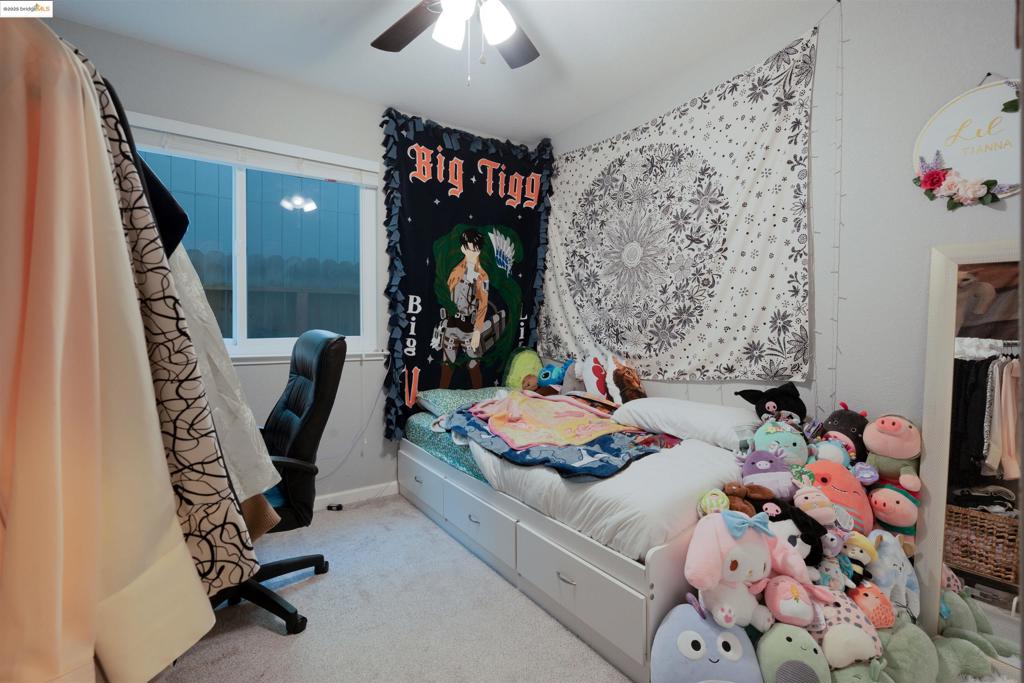 https://media.crmls.org/mediaz/3e61a26d-38f3-46c7-8862-fc85ffaf975c.jpg?preset=X-Large