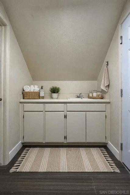 Image 32 of 55 For 672 Chateau Place