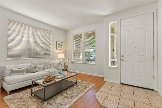 45 Diggins Drive, Folsom CA: https://media.crmls.org/mediaz/3e621c87-043f-4d68-bf56-aba6f40439da.jpg