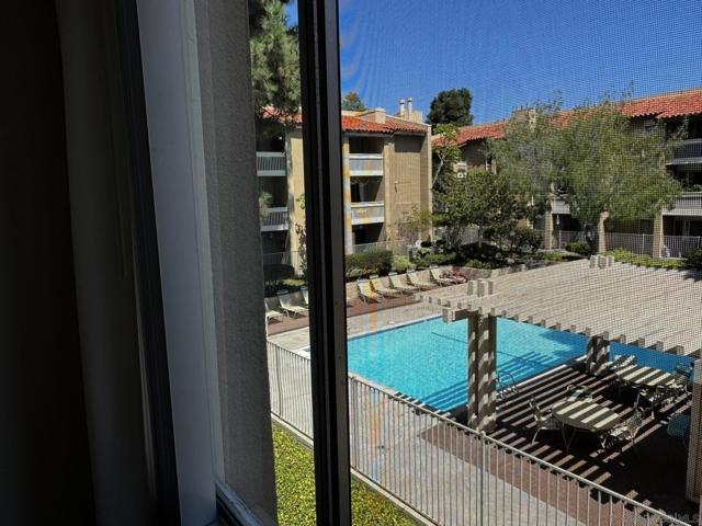 1885 Diamond St, San Diego CA: https://media.crmls.org/mediaz/3e626c55-5683-48c3-96e6-222212834c8e.jpg