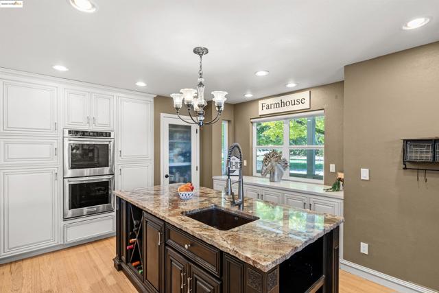 1600 Eden Plains Rd, Brentwood CA: https://media.crmls.org/mediaz/3e62d946-e8df-4394-87f9-de73ca8b63a0.jpg