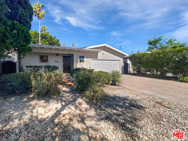 5736 Vantage Avenue, Valley Village CA: https://media.crmls.org/mediaz/3e633aa5-072c-4f7f-aa21-3163e1f66f56.jpg
