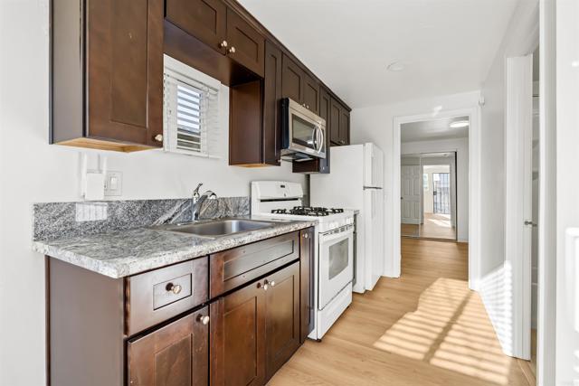 4130 1/2 Cherokee Avenue, San Diego CA: https://media.crmls.org/mediaz/3e63703c-ad59-46ef-9de7-f26bb246e741.jpg