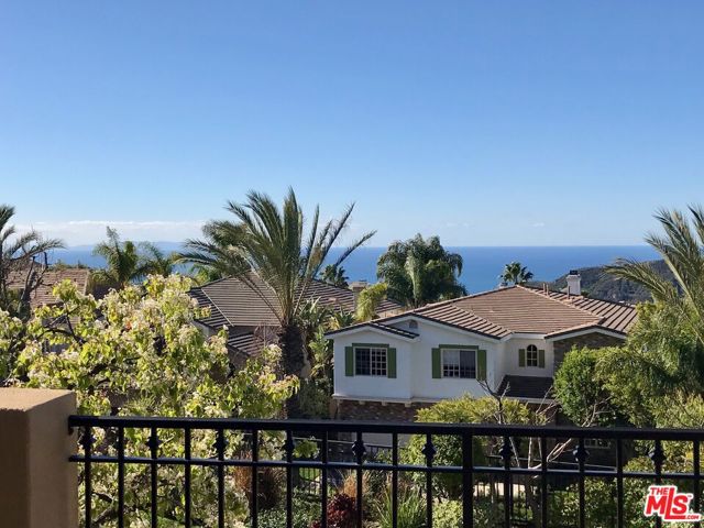 16814 Calle Bellevista, Pacific Palisades CA: https://media.crmls.org/mediaz/3e6373ed-31a6-4c42-b7dc-3126264c1e54.jpg