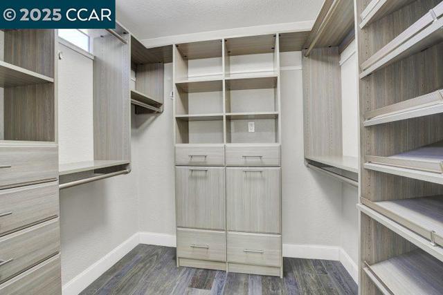 24 Crest Ct, Alamo CA: https://media.crmls.org/mediaz/3e638a6a-2439-4340-bc0a-3facac14cd1e.jpg