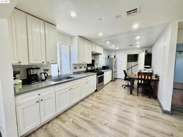 1344 64Th Ave, Oakland CA: https://media.crmls.org/mediaz/3e63c63d-a2be-409b-9645-38a032cbd21d.jpg