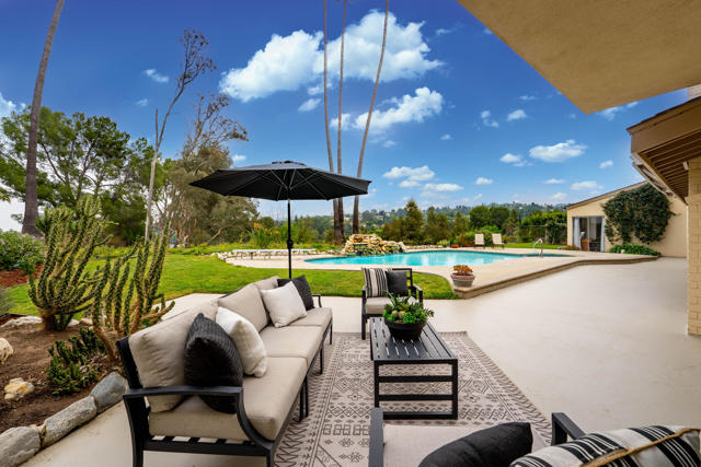 5324 Felice Place, Woodland Hills CA: https://media.crmls.org/mediaz/3e63d94e-3c73-4780-b423-c45053100976.jpg