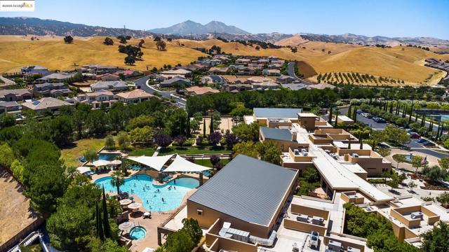 1627 Healing Rock Ct, Brentwood CA: https://media.crmls.org/mediaz/3e644976-530a-4918-85a8-b81d7ed728ab.jpg