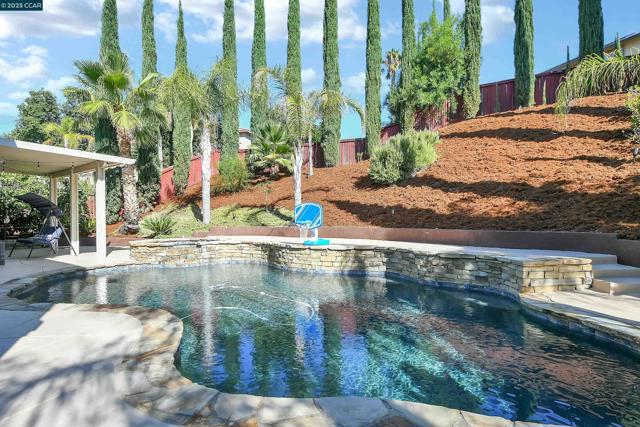 2593 Camel Back Rd, Brentwood CA: https://media.crmls.org/mediaz/3e645589-56bf-4bd8-961b-050c7a64b946.jpg