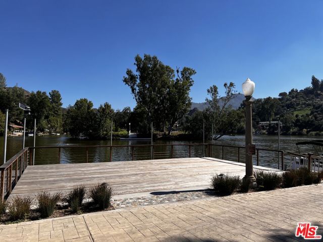 2090 Lakeshore Drive, Agoura Hills CA: https://media.crmls.org/mediaz/3e64a2b8-d5f1-4cfc-a31b-f43da36d09ce.jpg
