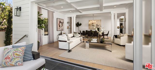 504 FOOTHILL Road, Beverly Hills CA: https://media.crmls.org/mediaz/3e650819-e325-439b-897a-67fa8e6173df.jpg