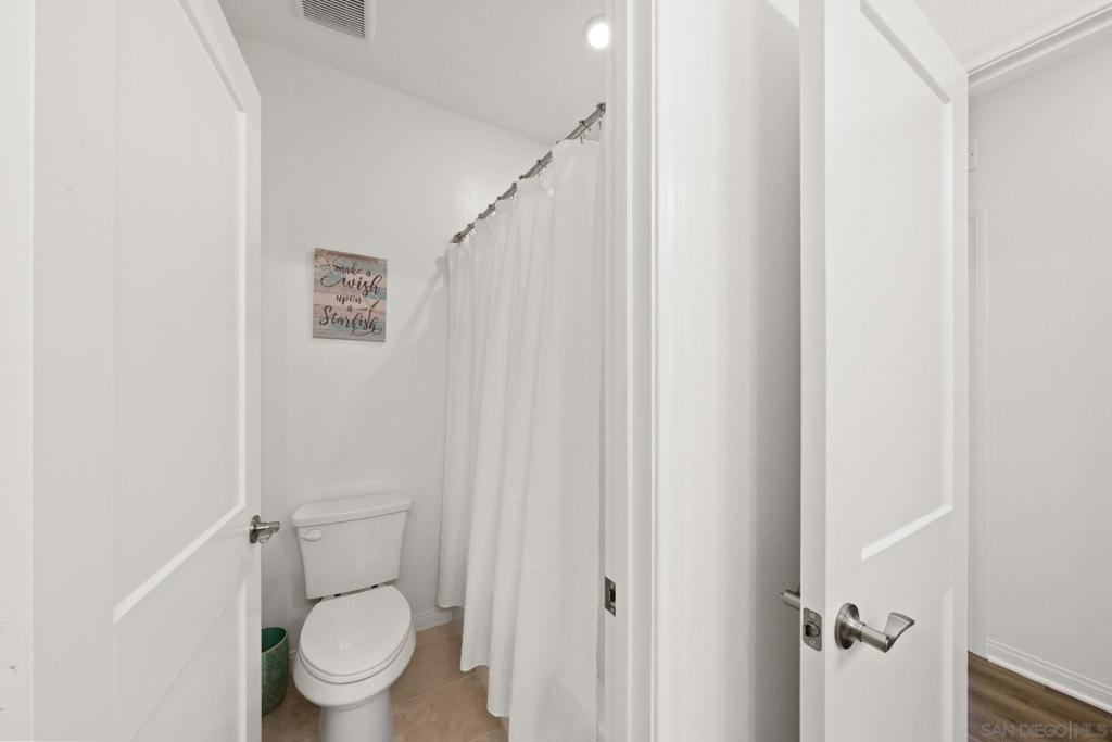 https://media.crmls.org/mediaz/3e65d033-c9bb-4ed9-ba4e-4d040b0ff7d1.jpg?preset=X-Large