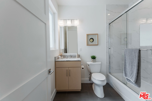 7447 W 81ST Street, Los Angeles CA: https://media.crmls.org/mediaz/3e65fef8-92e1-4b7d-b100-8bdb12057987.jpg