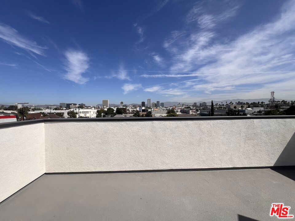 https://media.crmls.org/mediaz/3e6664cc-6839-4eec-860f-57248f3ed2e3.jpg?preset=X-Large