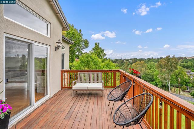 628 Sugarloaf Ct, Walnut Creek CA: https://media.crmls.org/mediaz/3e6670a9-9d5a-4208-9450-8cdda1876f9f.jpg