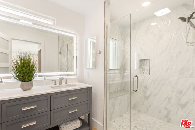 3536 Malibu Country Drive, Malibu CA: https://media.crmls.org/mediaz/3e667e82-a6cb-474b-aa0d-8c13e25386f8.jpg