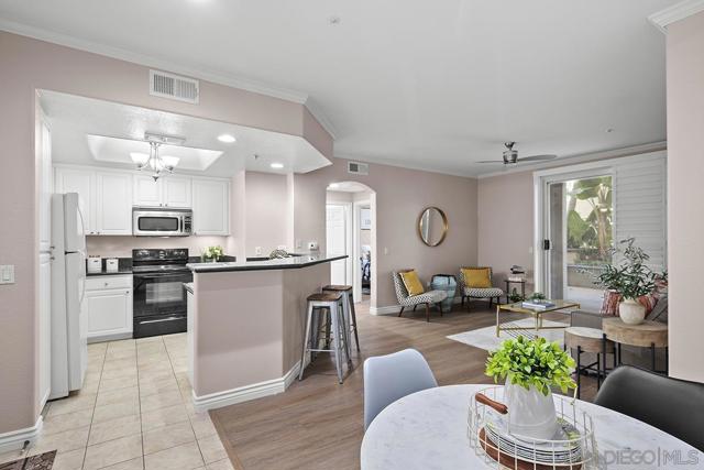 4165 Executive Dr, La Jolla CA: https://media.crmls.org/mediaz/3e66af59-fe48-48f4-932b-e0b457f26bc1.jpg