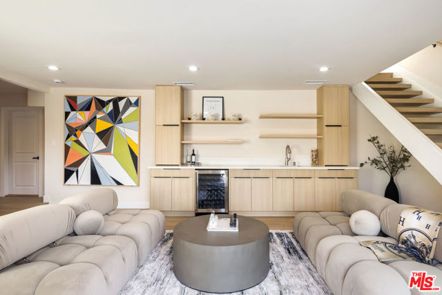 9425 Gierson Avenue, Chatsworth CA: https://media.crmls.org/mediaz/3e674016-1598-4b8e-801a-522075837b9b.jpg
