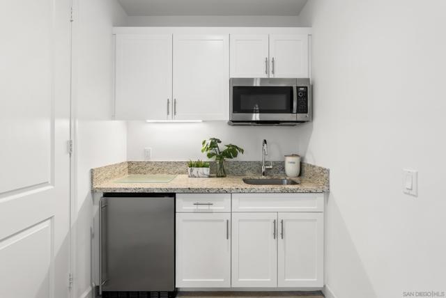 1409 Apex Place, Escondido CA: https://media.crmls.org/mediaz/3e67e0ec-c08d-4744-aa17-1fa37ba414e6.jpg