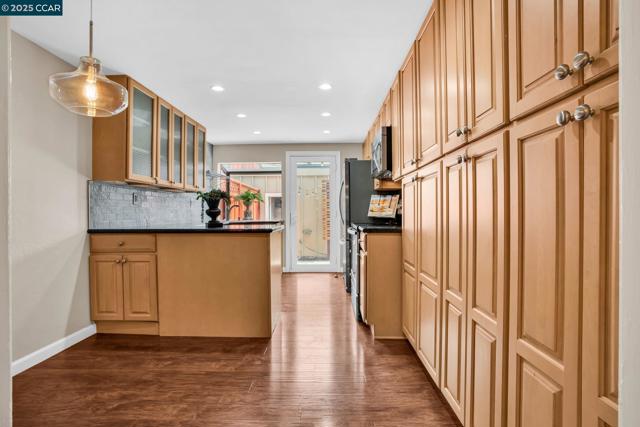 1430 Tampico Pl, Walnut Creek CA: https://media.crmls.org/mediaz/3e680931-b1f1-4369-98fd-23c03e147e99.jpg