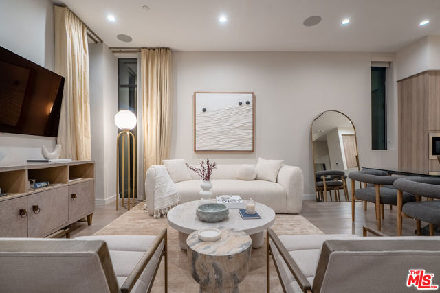 4427 Studio Place, Studio City CA: https://media.crmls.org/mediaz/3e6816aa-8fcd-43ed-8364-d310d2d9235e.jpg