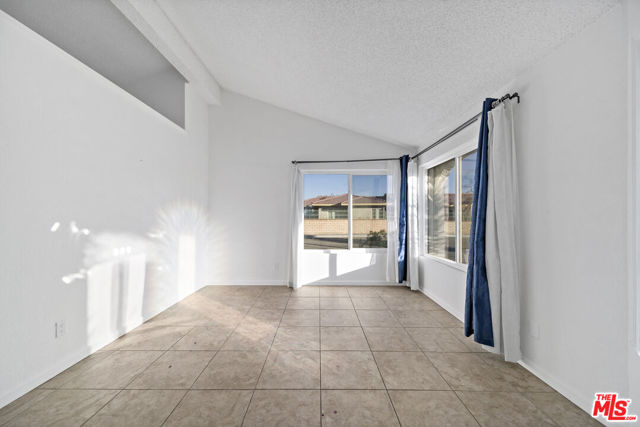 3293 N Mica Drive, Palm Springs CA: https://media.crmls.org/mediaz/3e6892fd-f0e8-490a-b6b6-b1591e3f86b2.jpg