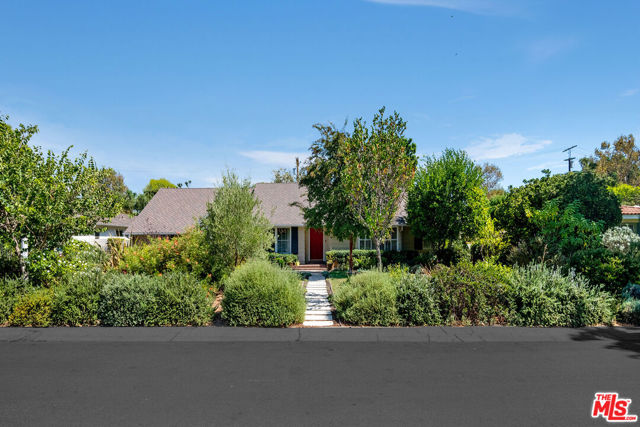 4638 PLACIDIA Avenue photo 2