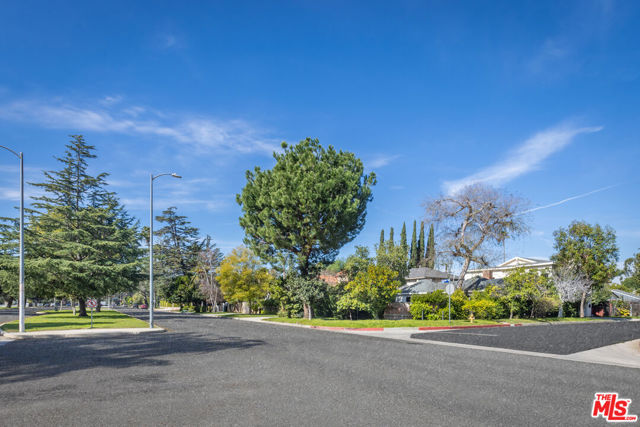 13541 Chandler Boulevard photo 4