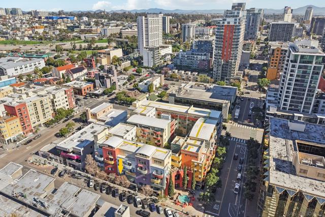 1501 India St, San Diego CA: https://media.crmls.org/mediaz/3e6b4d31-cd8a-4c08-87a5-1b7e6e2bfc1c.jpg