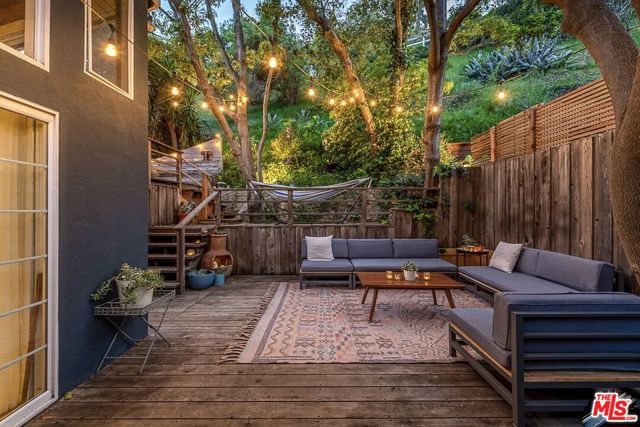 8460 Kirkwood Drive, Los Angeles CA: https://media.crmls.org/mediaz/3e6c1835-c998-40d0-8974-bc4f909c65ee.jpg