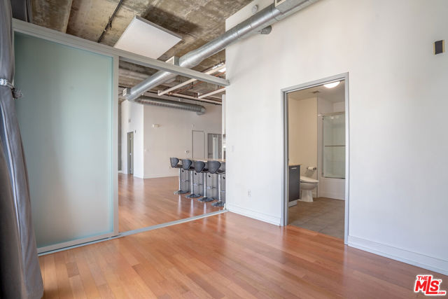 645 W 9th Street, Los Angeles CA: https://media.crmls.org/mediaz/3e6c2390-b62c-4ebb-8936-b89905bdd640.jpg