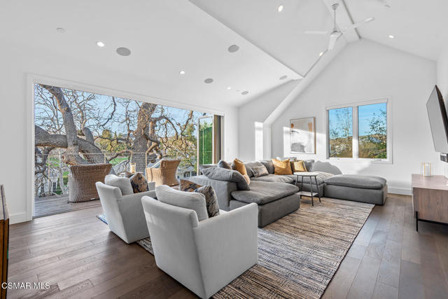 2443 Stafford Road, Lake Sherwood CA: https://media.crmls.org/mediaz/3e6d0943-6b91-46a1-915c-2302183ebac7.jpg