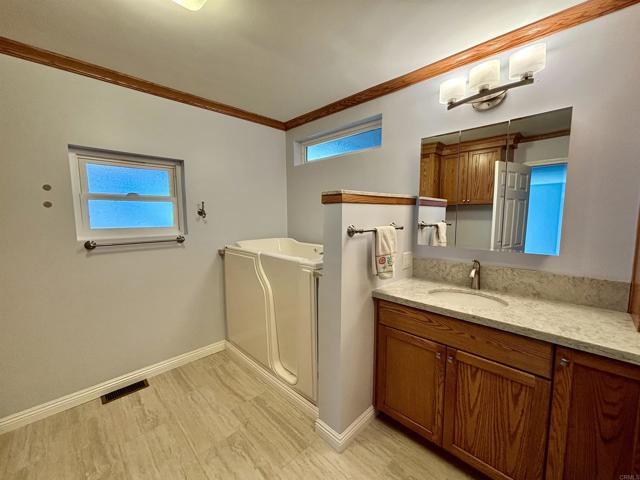 5420 Kipling Lane, Carlsbad CA: https://media.crmls.org/mediaz/3e6d5c72-0a40-4937-b2e8-24e2f334edf1.jpg