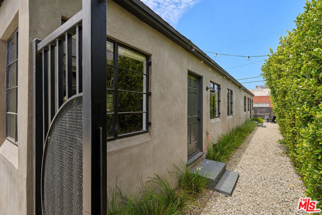 1 Bed Home for Sale in Los Angeles, California