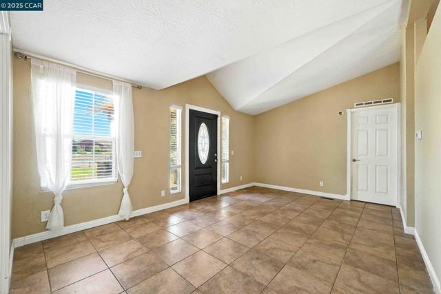 1950 Tule Ln, Knightsen CA: https://media.crmls.org/mediaz/3e6da515-387a-4732-957f-ed48ba2ffc99.jpg