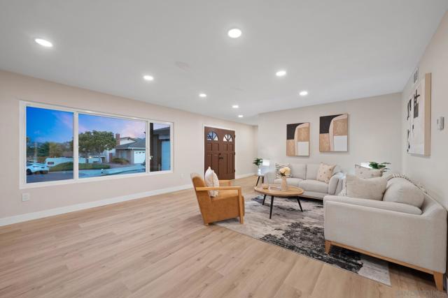 9401 Broadmoor Pl, La Mesa CA: https://media.crmls.org/mediaz/3e6dec34-1738-492a-80c4-1f3bb0510955.jpg