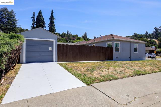 4103 Dickson Ct, Oakland CA: https://media.crmls.org/mediaz/3e6df21f-829a-4ded-9488-0c14476fc2be.jpg