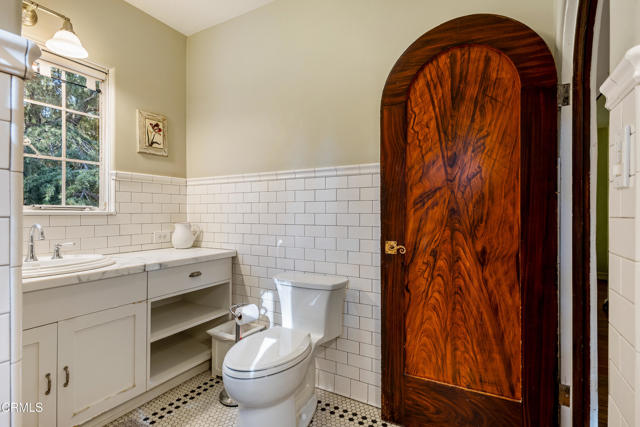 5321 Alta Canyada Road, La Canada Flintridge CA: https://media.crmls.org/mediaz/3e6e0543-c8da-4587-811a-dbd2661defab.jpg